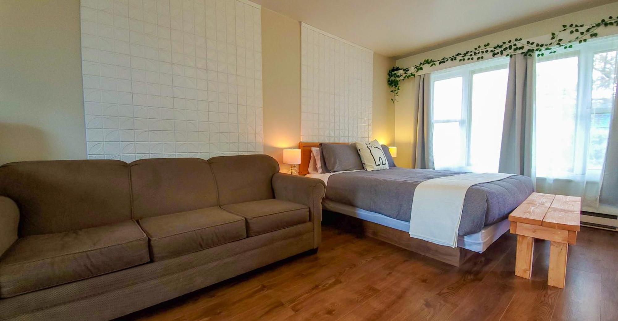 Мотель Lofts Fleuve Et Montagnes Сент-Анн-де-Бопре Экстерьер фото